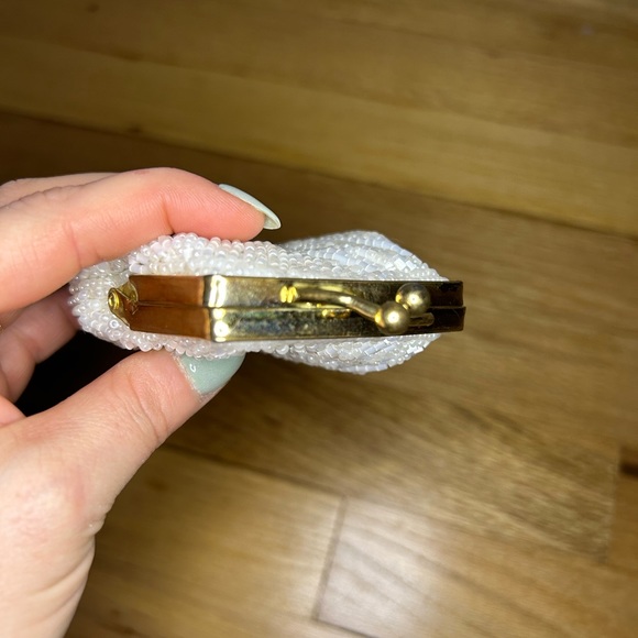 Vintage White Beaded Coin Purse with Gold Hardware - Picture 7 of 7